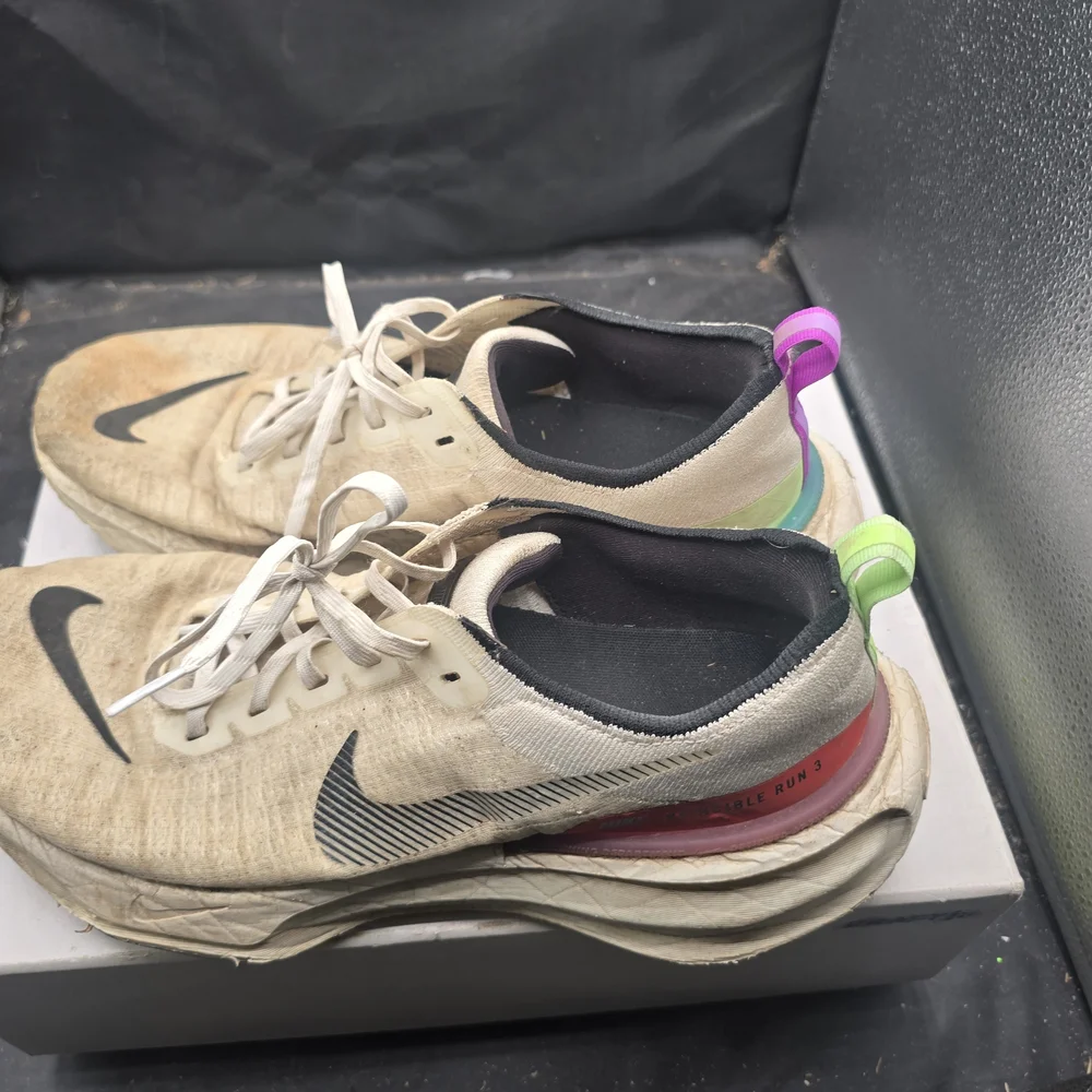 Nike cream sneakers
